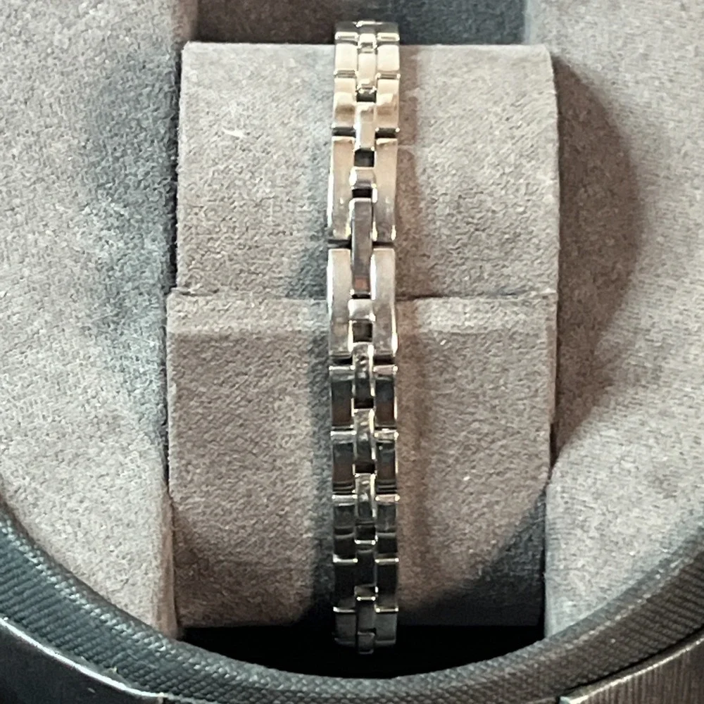 Citizen‎ Eco-Drive Ladies Silhouette Bangle Watch Elegant Minimalist EW9990-54E